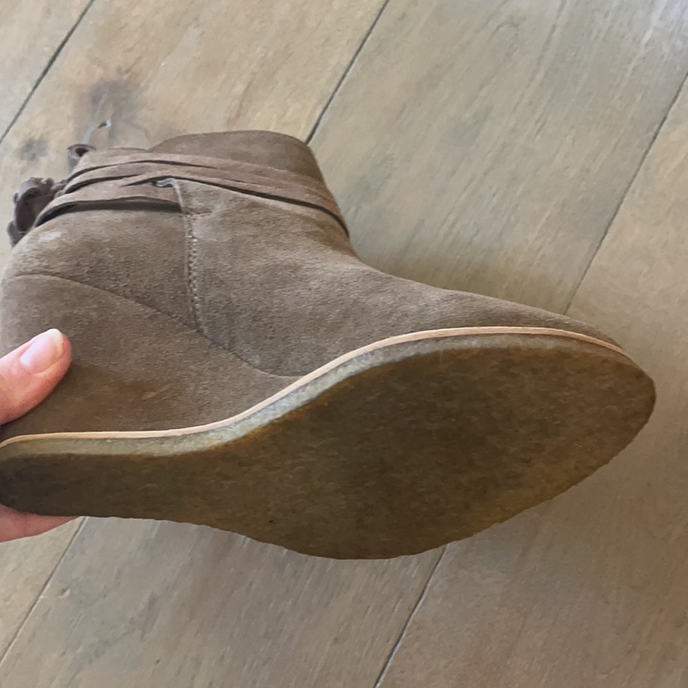 Like new! Splendid Suede Booties- Size 9 - Picture 12 of 13